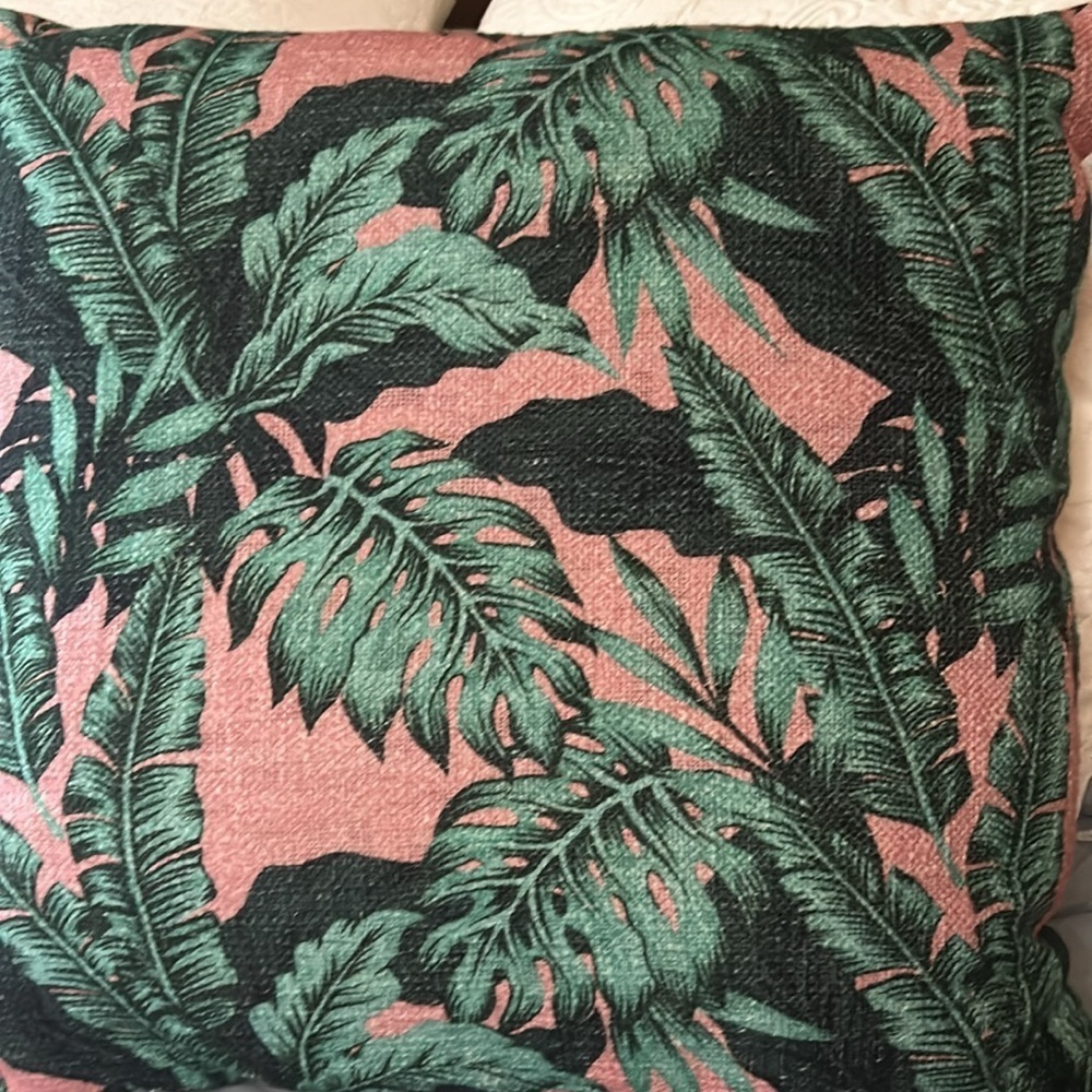 Tropical Decorative Pillow. - Picture 6 of 6